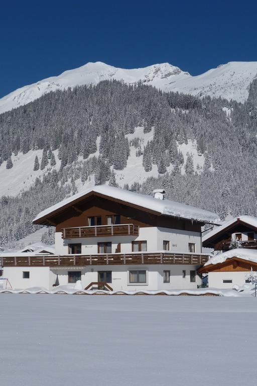 Apartamento Haus Enzian Lermoos Exterior foto