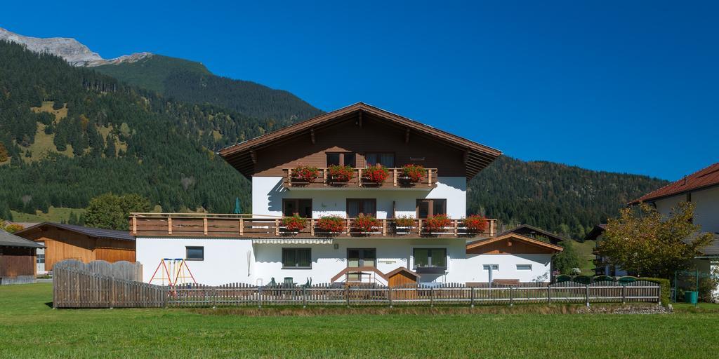 Apartamento Haus Enzian Lermoos Exterior foto